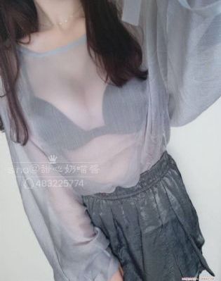 饭桌上故意张开腿让公h视频